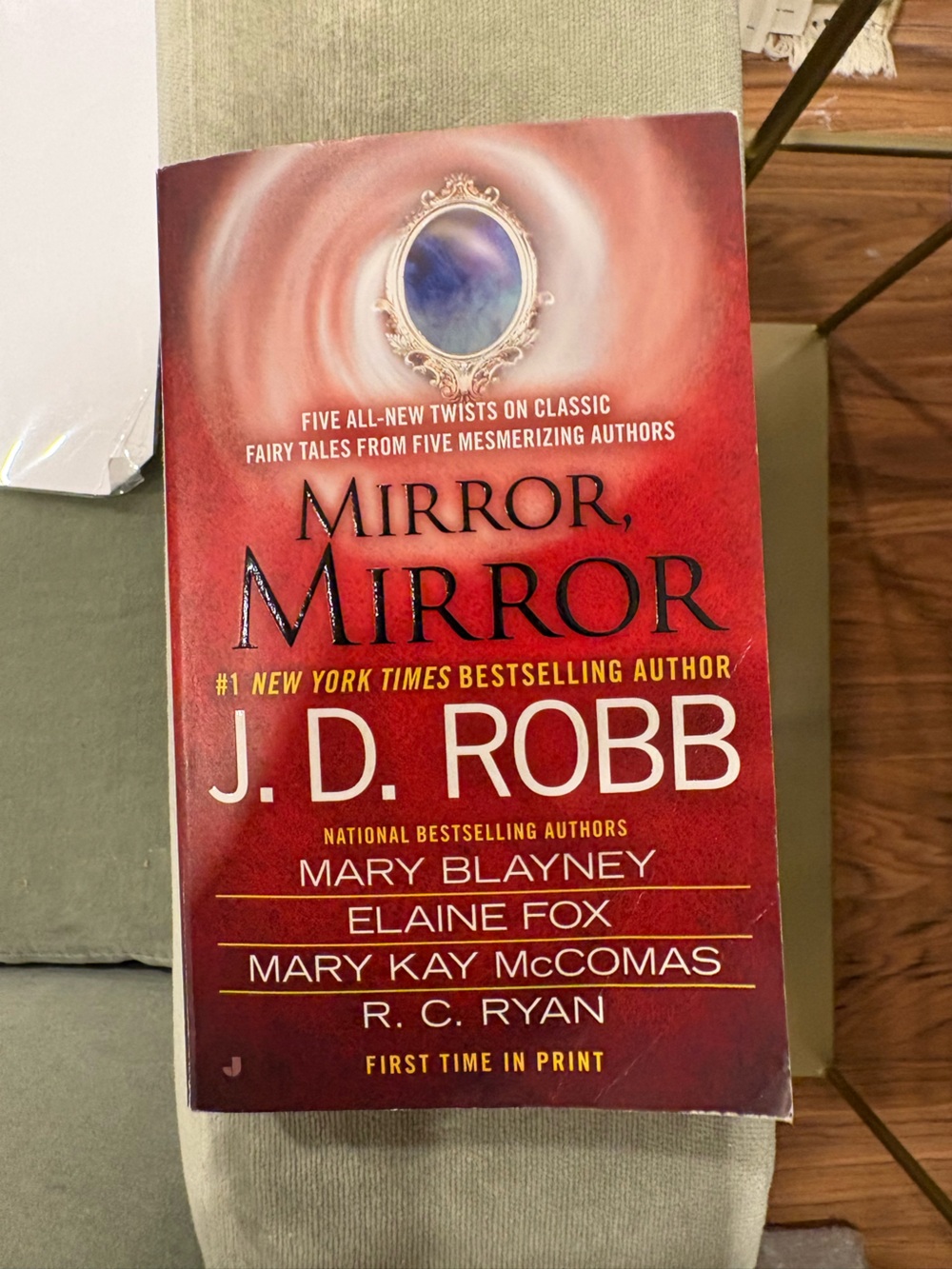Mirror, Mirror - J.D Robb paperback